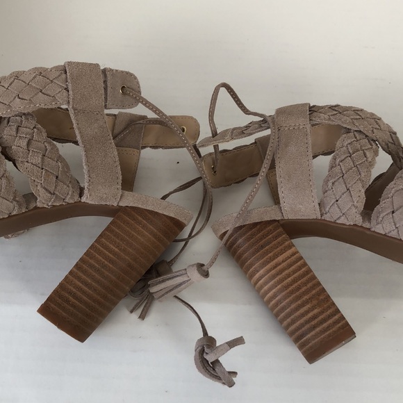 BCBG Sandals Taupe Suede Chunky Heels Size 6.5 Strappy - Picture 14 of 14